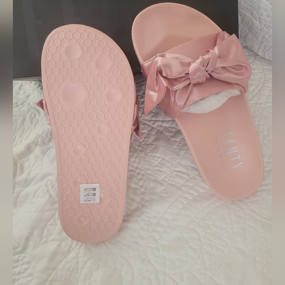 New! Fenty x Puma Silver Pink Satin Bow Slide Sandals, Size 7.5 - Picture 3 of 5